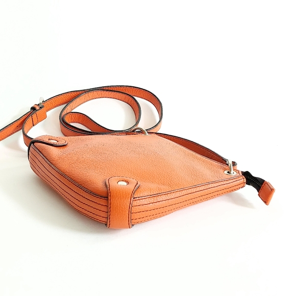 🇨🇦Danier Orange Leather Rivet Detailed Crossbody - Picture 4 of 9